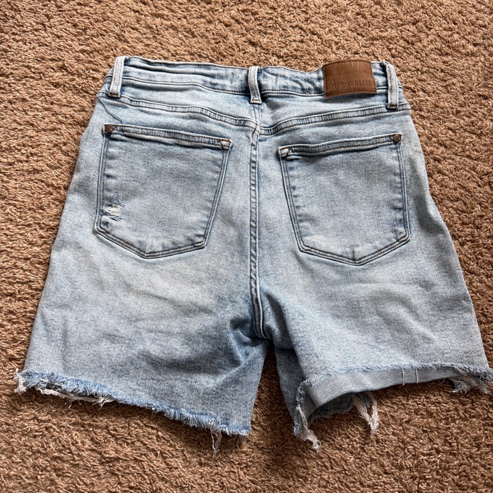 Judy Blue Acid Wash Relaxed Fit Cut Off Shorts - Picture 2 of 6